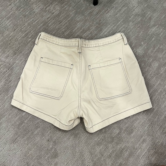 White cargo shorts size 14/32 - Picture 3 of 3